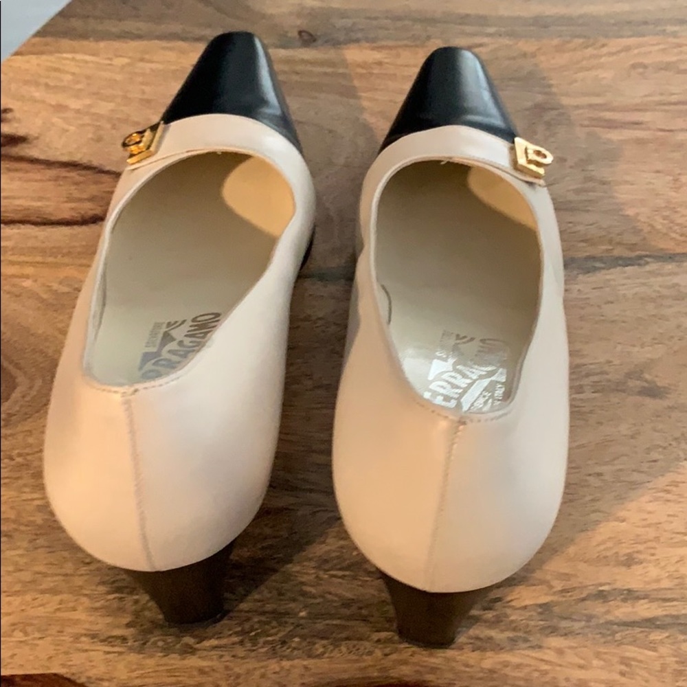 Gorgeous Salvatore Ferragamo 2” heel! - Picture 4 of 8